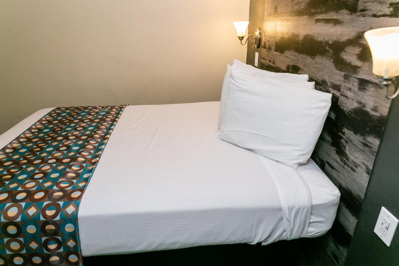 Anaheim Discovery Inn And Suites Esterno foto