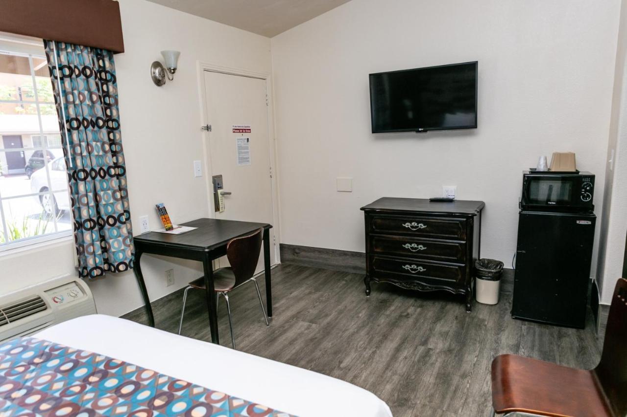 Anaheim Discovery Inn And Suites Esterno foto