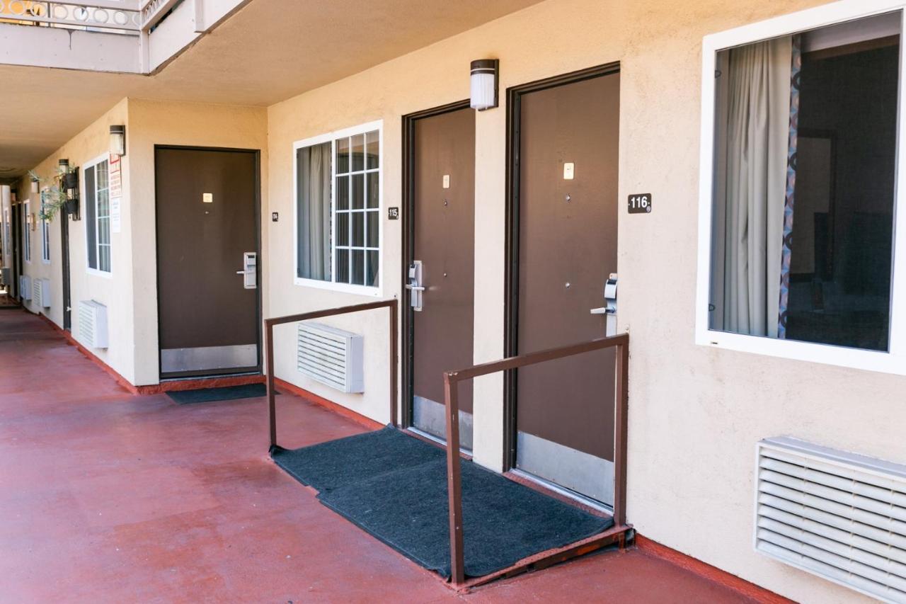 Anaheim Discovery Inn And Suites Esterno foto