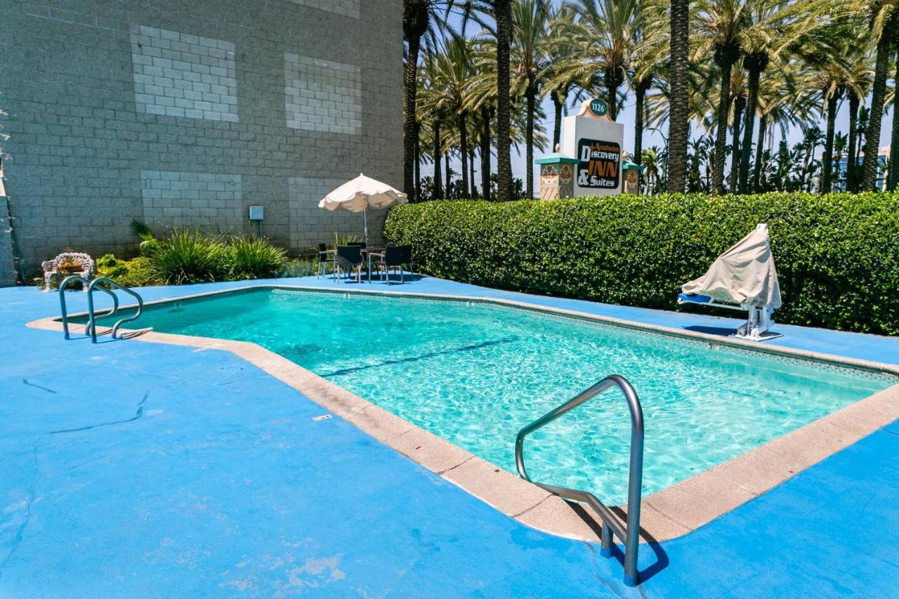 Anaheim Discovery Inn And Suites Esterno foto