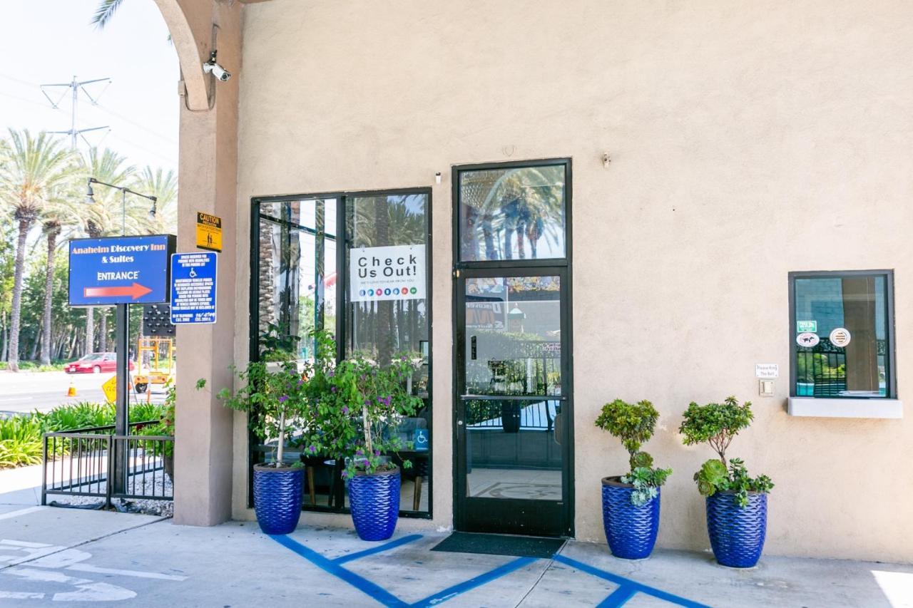 Anaheim Discovery Inn And Suites Esterno foto